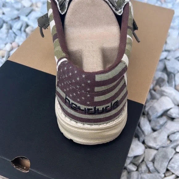 Men Army Edition Wally Camo Flag Hey Dudes - Picture 2 of 2